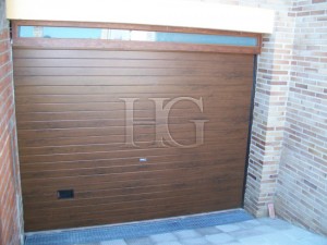 puerta de garaje imitación madera
