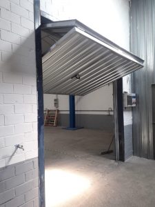 Instalación puerta basculante contrapesada